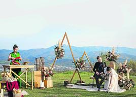 Las ceremonias civiles al aire libre siguen de moda. NURIA CÓRDOBA