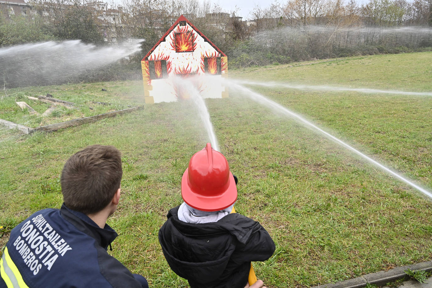 Las mejores imágenes de la jornada de puertas abiertas en el parque de bomberos