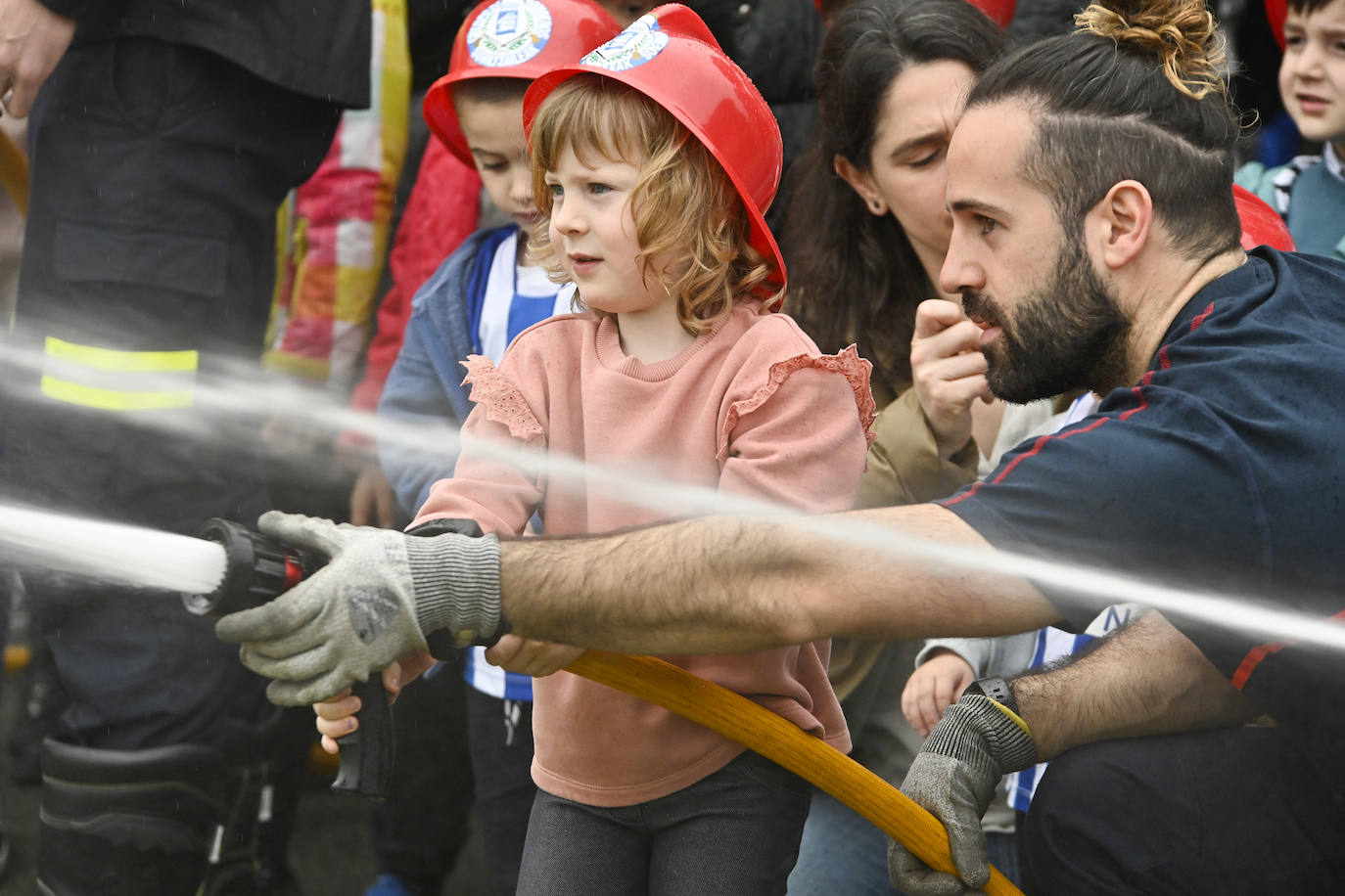 Las mejores imágenes de la jornada de puertas abiertas en el parque de bomberos
