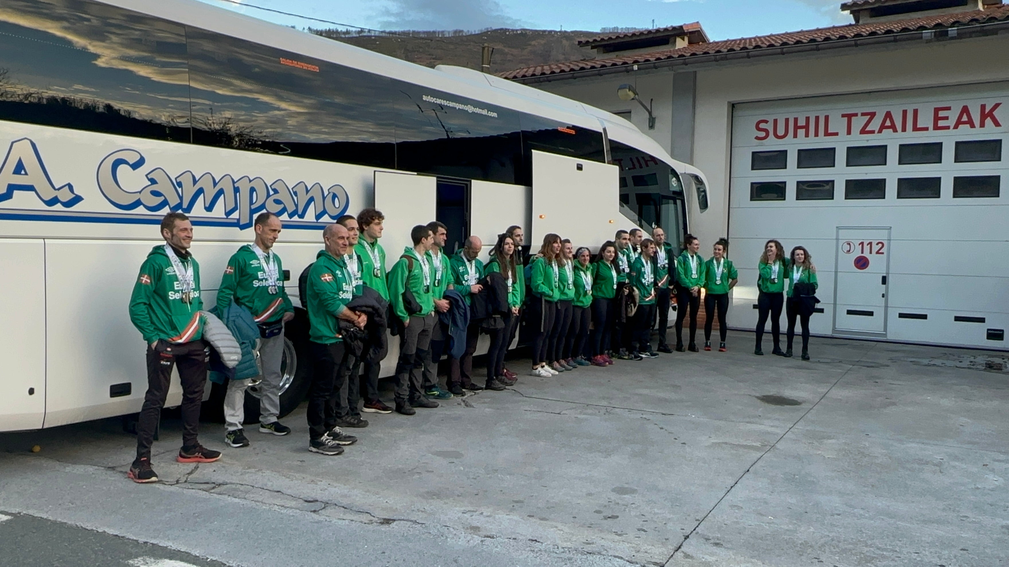 Recibimiento al Beti Gazte de sokatira en Lesaka