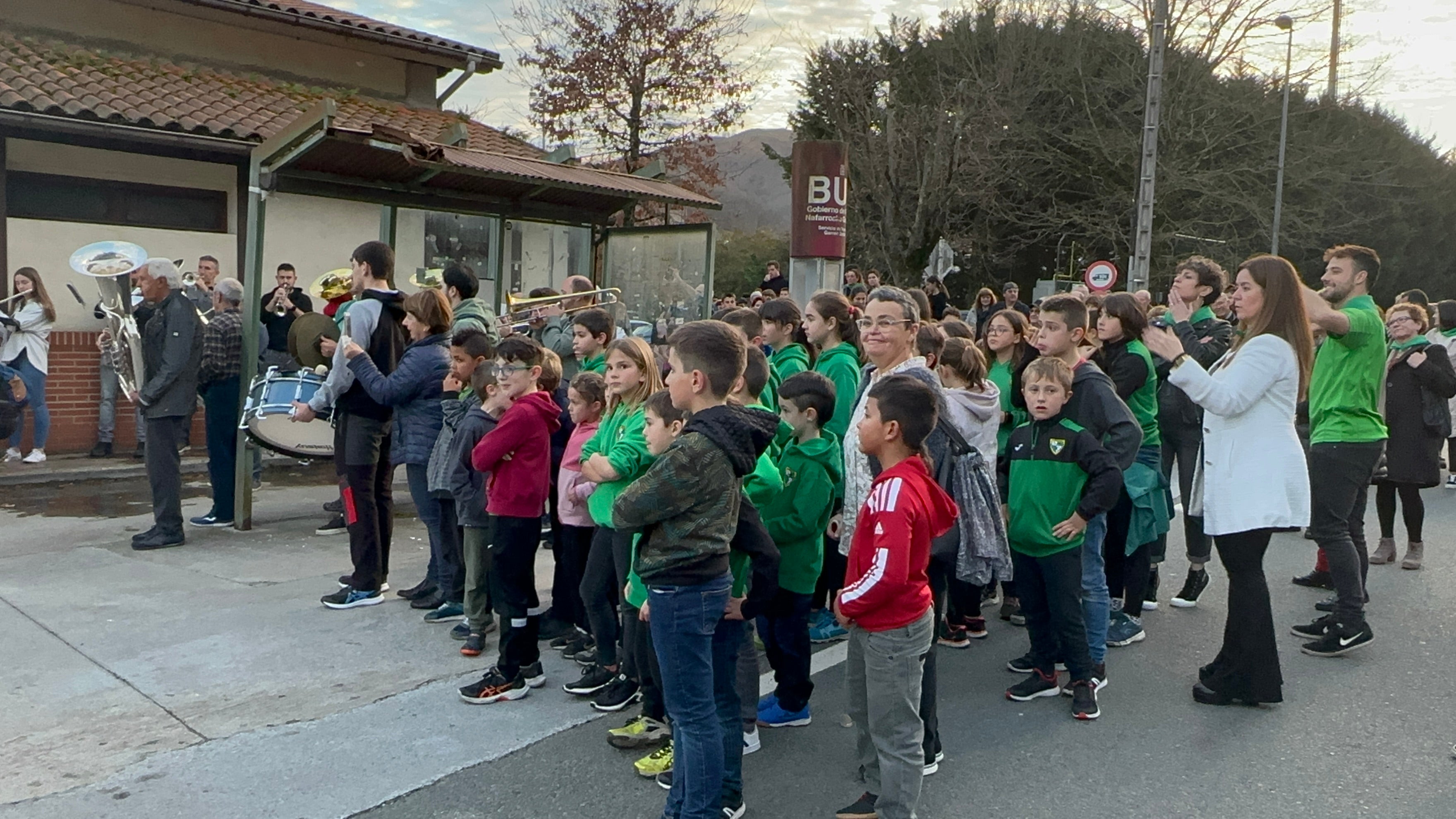 Recibimiento al Beti Gazte de sokatira en Lesaka