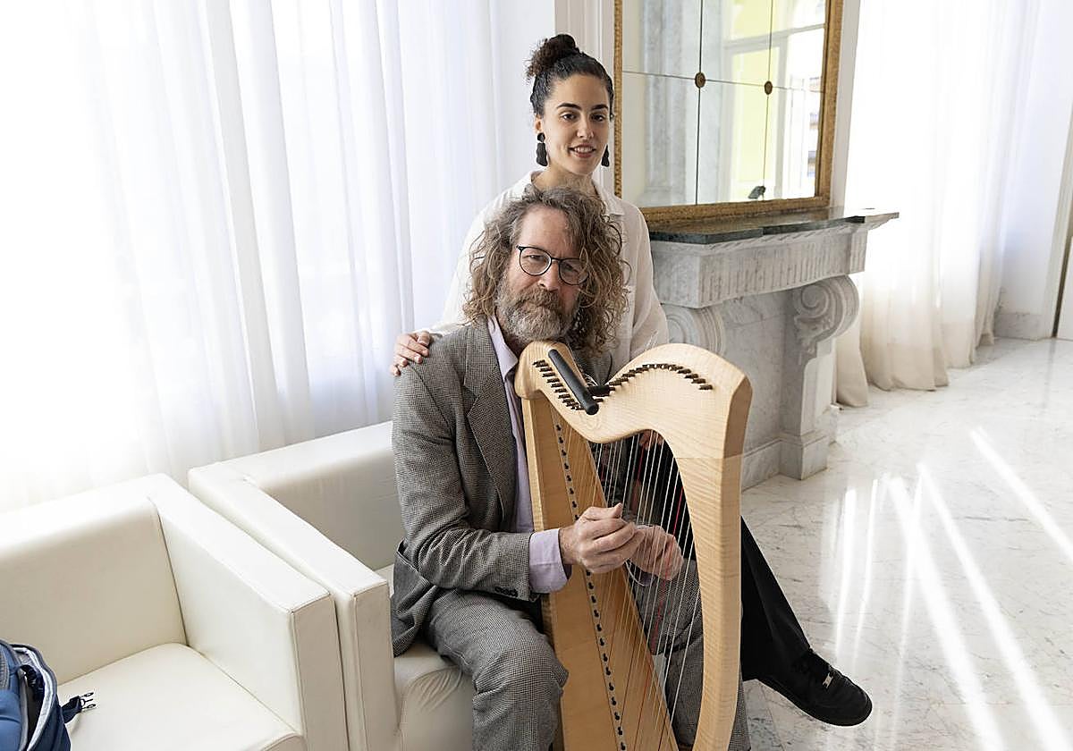 El músico irlandés Liam Ó Maonlaí y la coreógrafa y bailarina Amaia Elizaran estrenan este martes 'Ihir'.