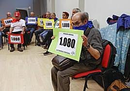 Pensionistas, durante el encierro para pedir los 1.080 euros mensuales.