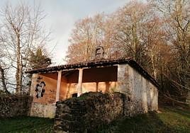 La Ermita de Asentzio, en el barrio de Angiozar de Bergara, sin la campana tras el robo del domingo.
