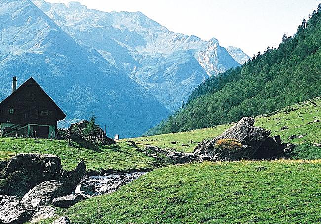 Valle de Ossau Gave du Brousset.