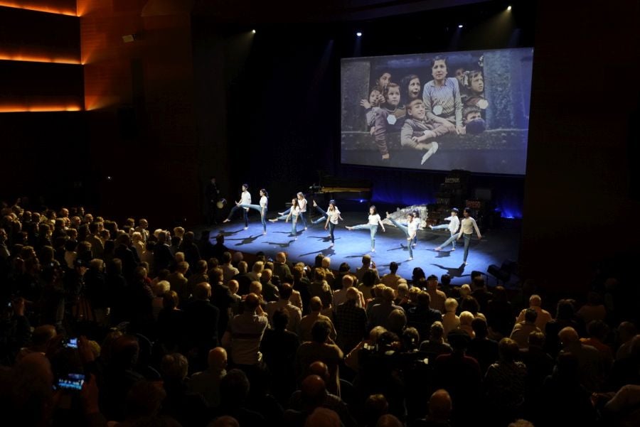 Homenaje a los niños y niñas de la guerra