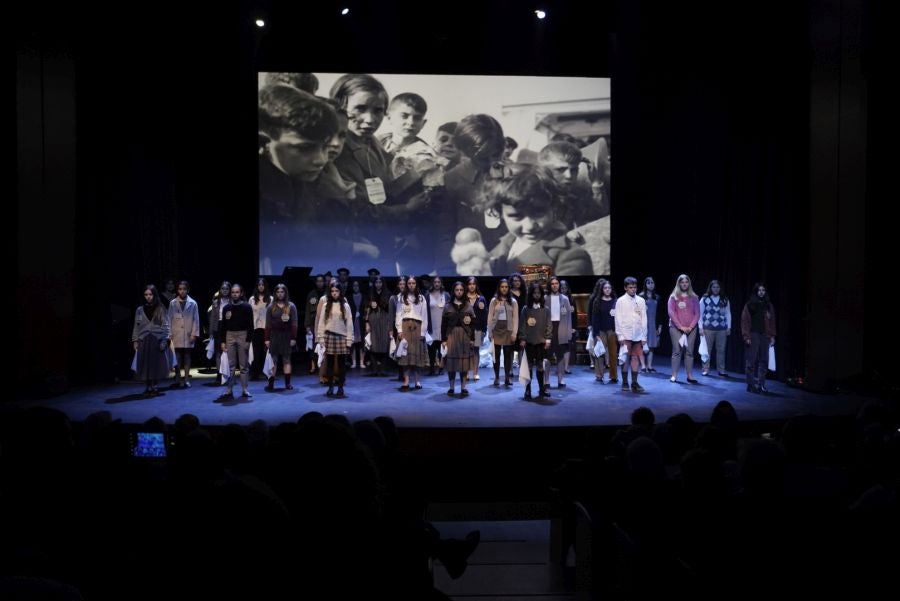 Homenaje a los niños y niñas de la guerra