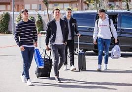 Zubimendi, Oyarzabal y Merino llegan junto a David Garcia, de Osasuna, a la concentración de Las Rozas.