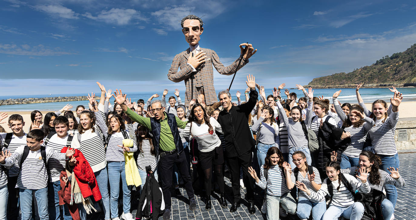 Un Ravel gigante &#039;atrapa&#039; a miles de escolares