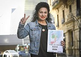 La activista iraní, esta semana en una calle del barrio de Gros.