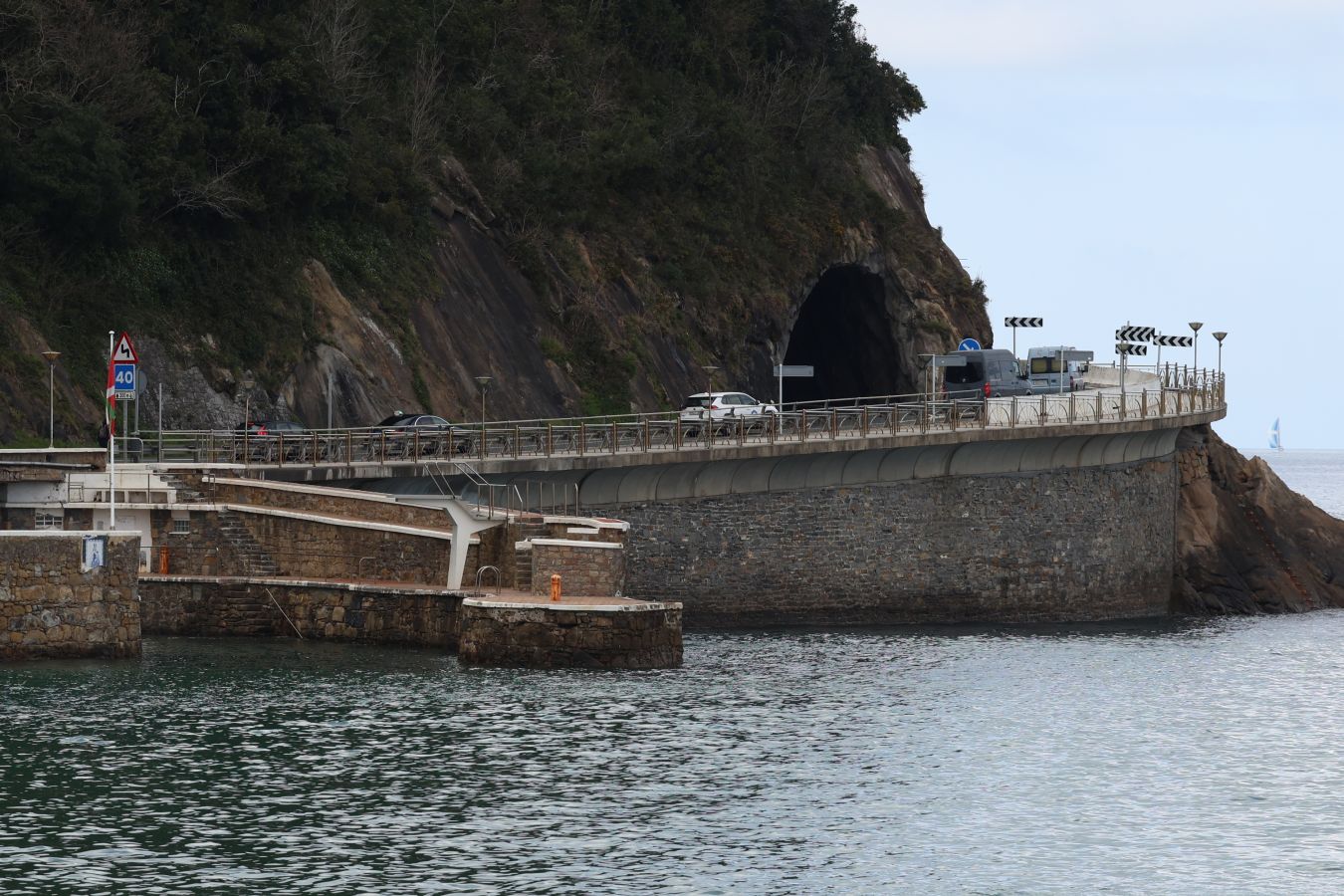 El mar se &#039;traga&#039; la playa de Zarautz