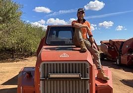Julen del Río, sobre una 'bank-out' que mueve las almendras de la máquina recolectadora en Boundary Bend