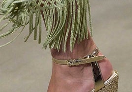 'Peep toe' de plataformas y brillos.