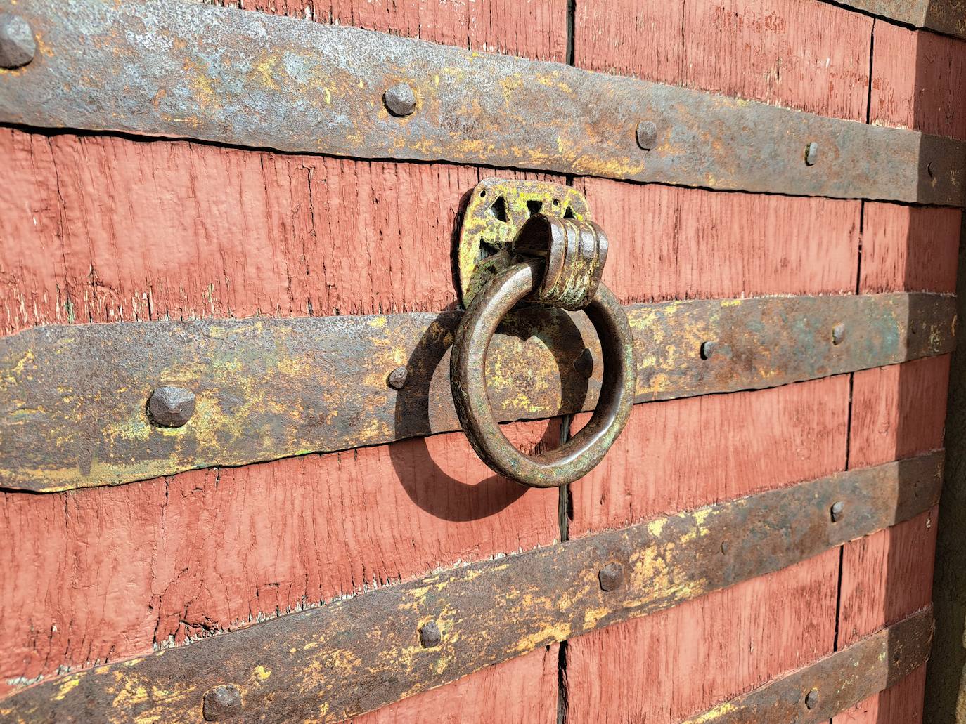 Aitzorrotz, una mole sobre el Alto Deba