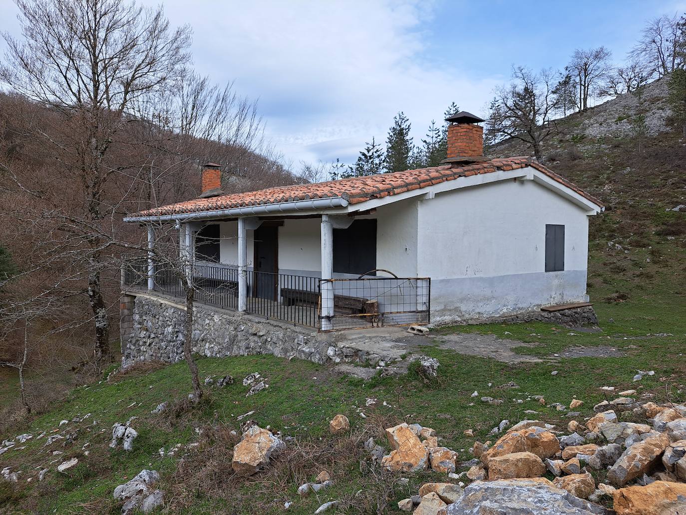 Aitzorrotz, una mole sobre el Alto Deba