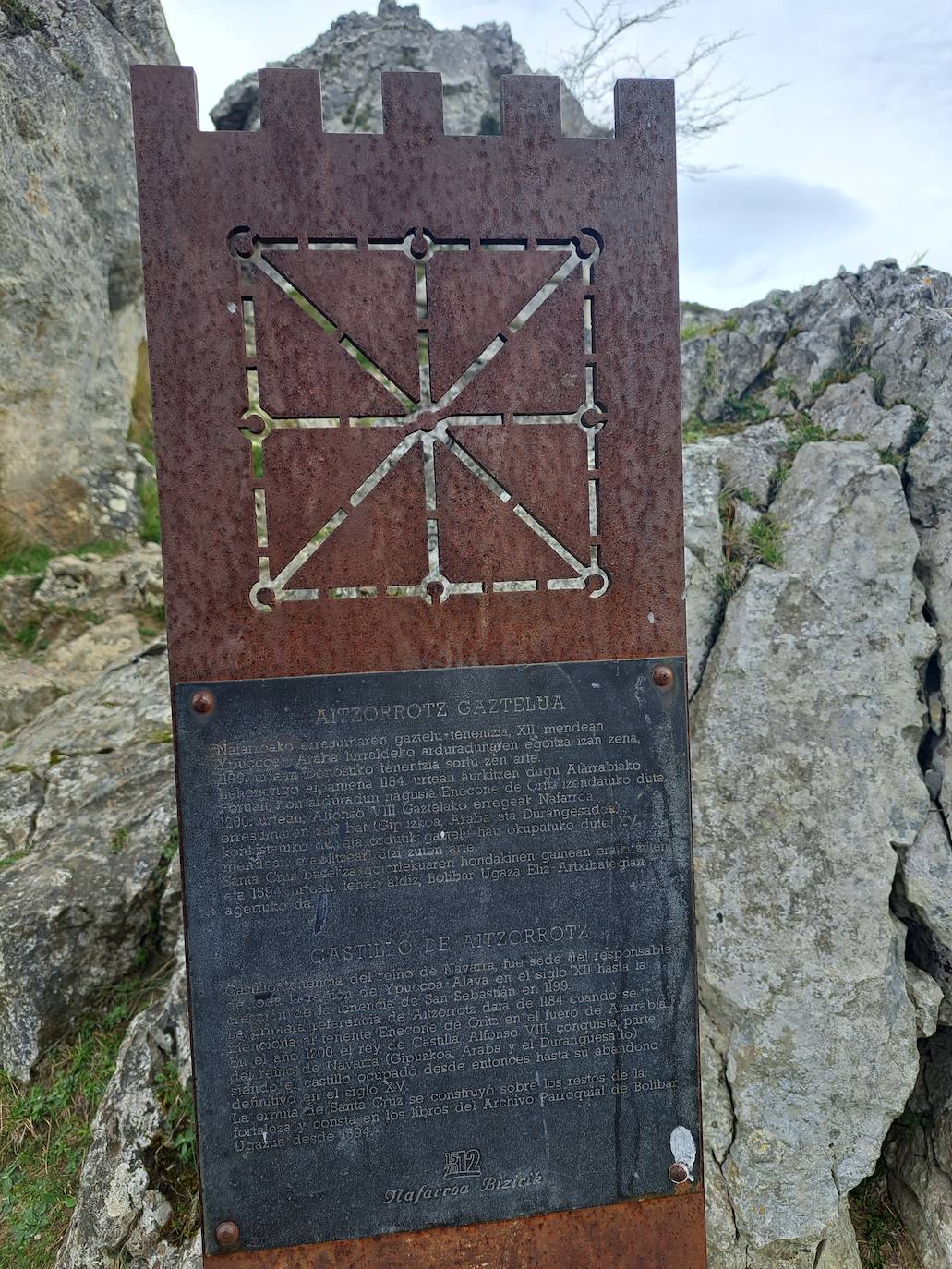 Aitzorrotz, una mole sobre el Alto Deba