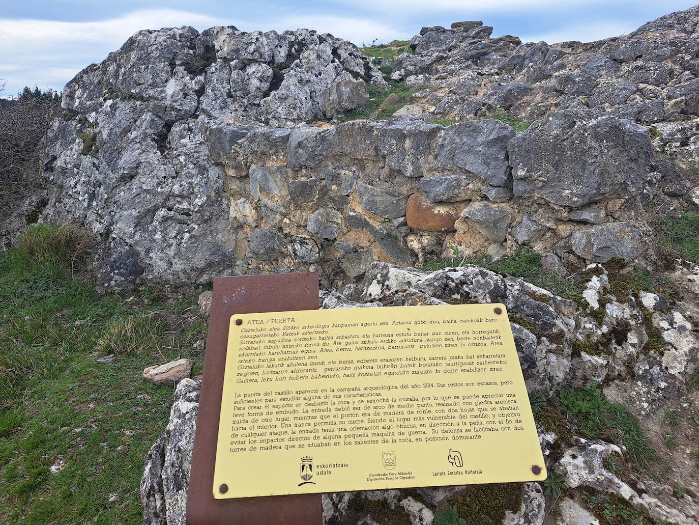 Aitzorrotz, una mole sobre el Alto Deba