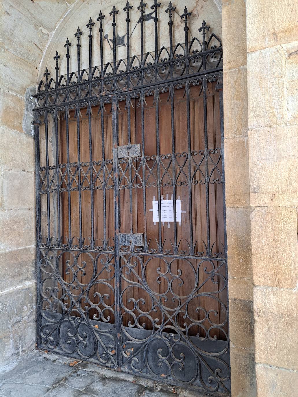 Aitzorrotz, una mole sobre el Alto Deba