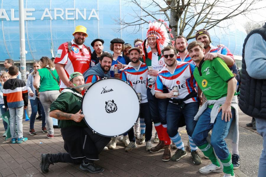 Ambiente de gala en la previa al Aviron Bayonnais - Pau