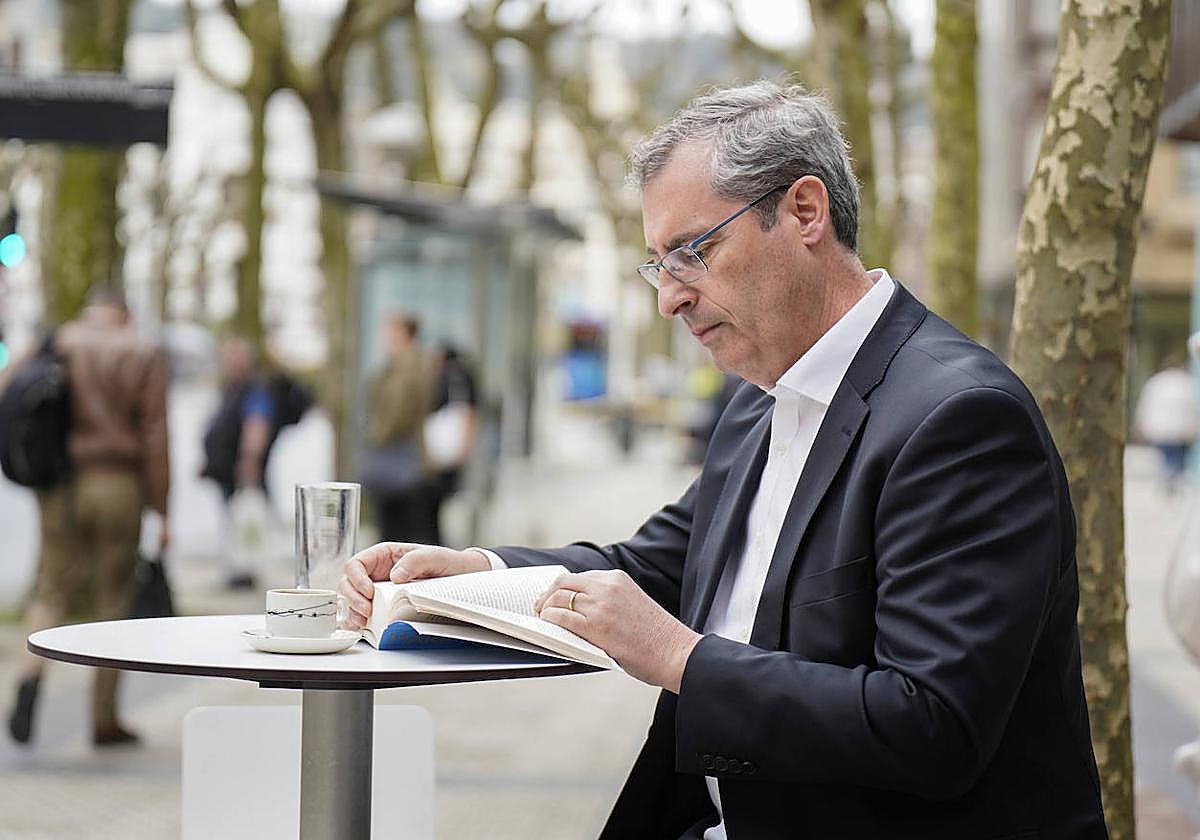 La lectura es una de las aficiones favoritas de Markel Olano.
