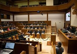 Vista general del último pleno del Parlamento Vasco.