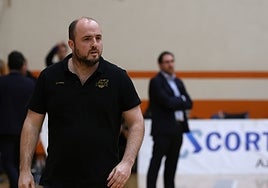 Mikel Odriozola, en la banda del polideportivo de Azpeitia el domingo pasado.