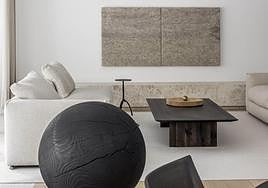 Los cuadros visten las paredes, siempre y cuando no rompan el estilo del hogar.