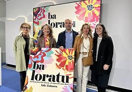 La concejala Marisol Garmendia, con representantes de las asociaciones de comerciantes