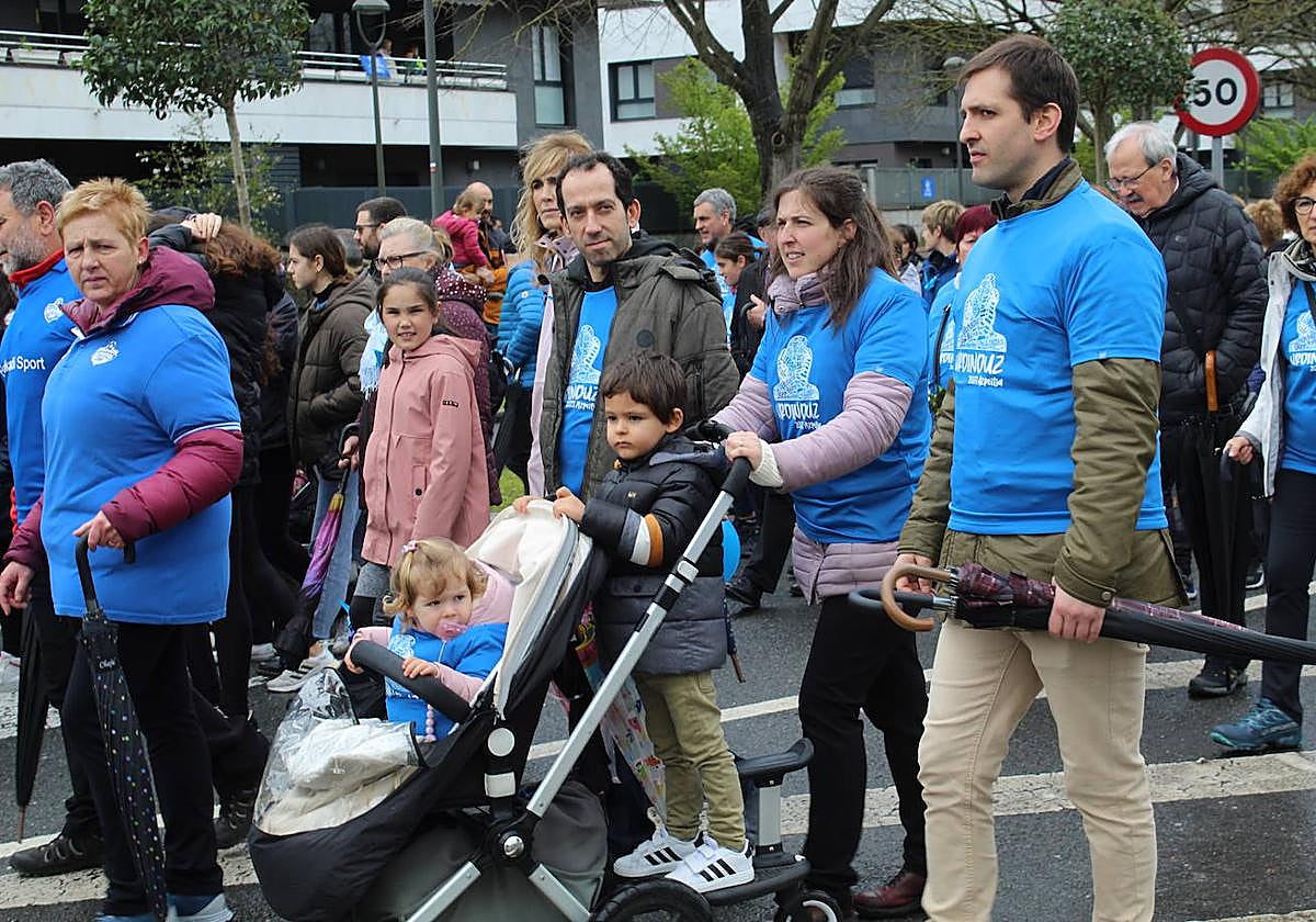 Una marea azul por las calles de Azpeitia