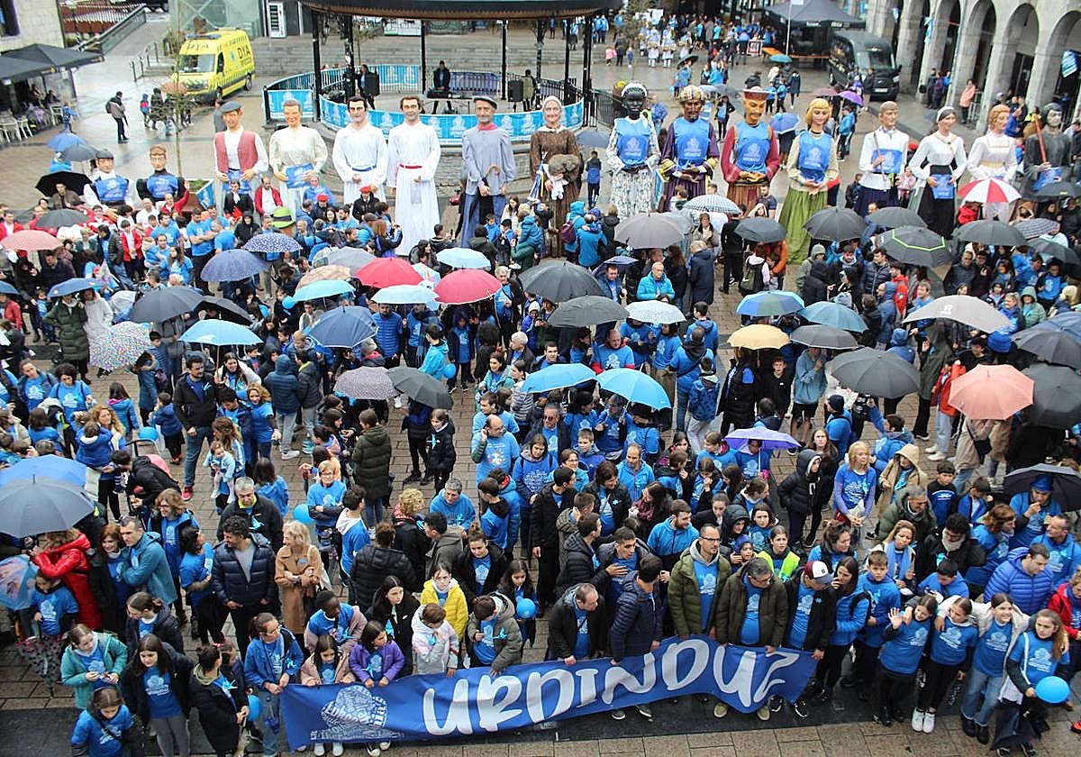 Una marea azul inunda Azpeitia