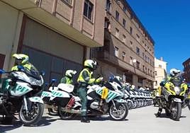 Dispositivo de motoristas de la Guardia Civil de Tráfico con motivo de la etapa de la Itzulia en Viana