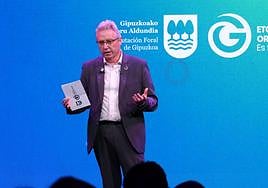 José Ignacio Asensio el viernes de la semana pasada en el balance de legislatura, en Tabakalera.