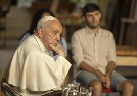 El Papa, en primer término, con Juan Catrecasas al fondo.