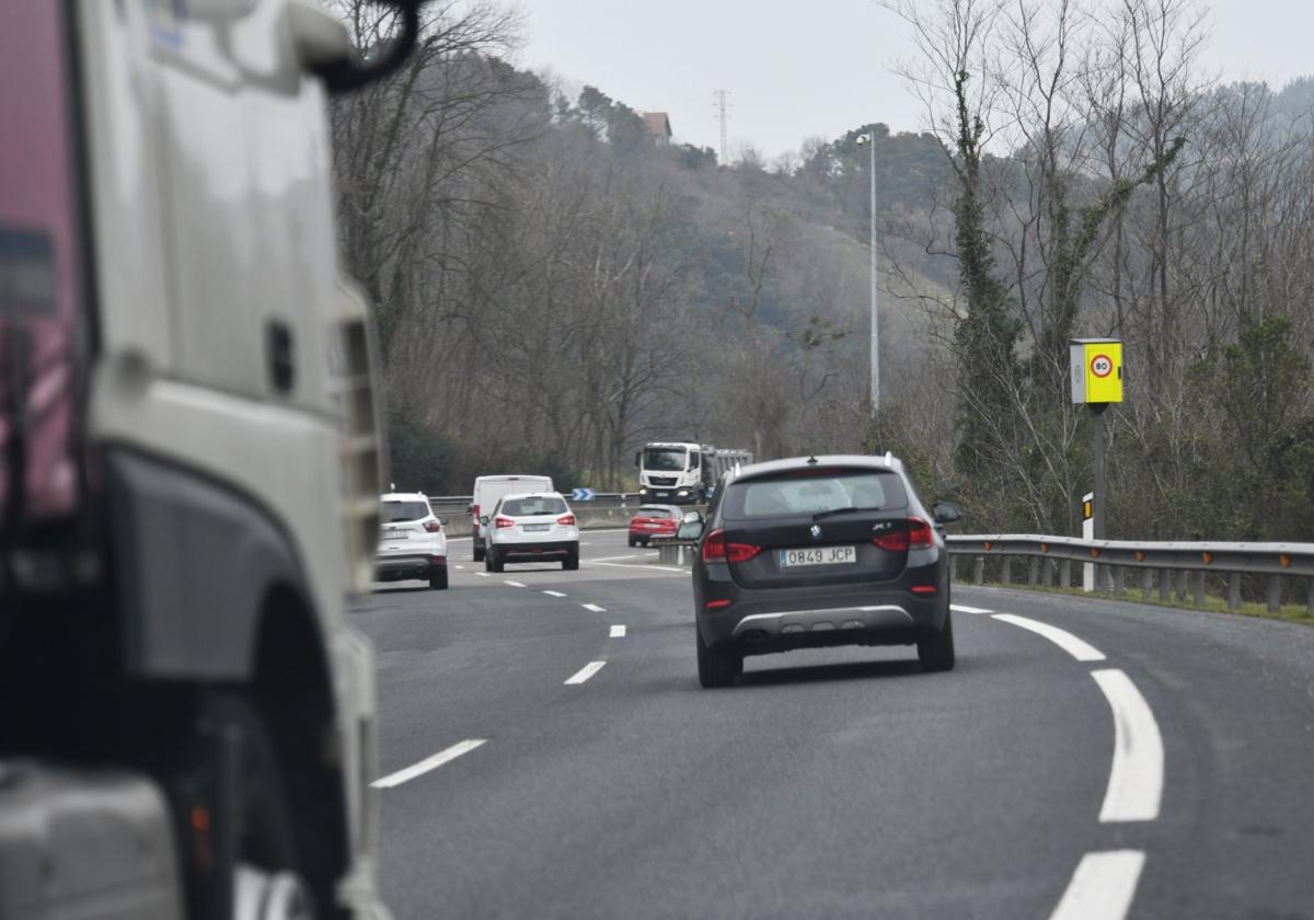 El radar de la curva de Bedua en la AP-8 repite por tercer año como el más sancionador de Euskadi.