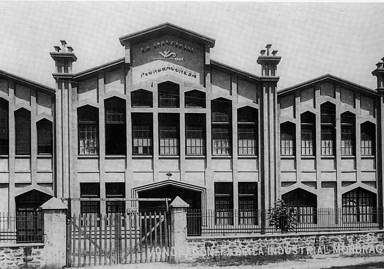 Postal de la fachada de la desaparecida 'cucharera'.