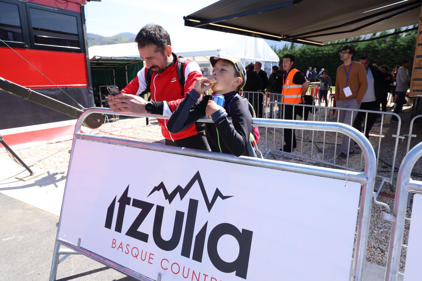 El espectáculo de la subida a Hika