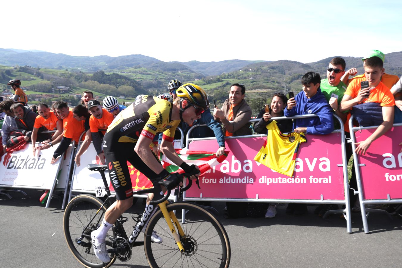 El espectáculo de la subida a Hika