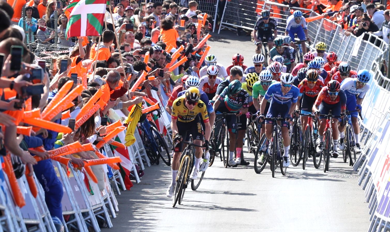 El espectáculo de la subida a Hika