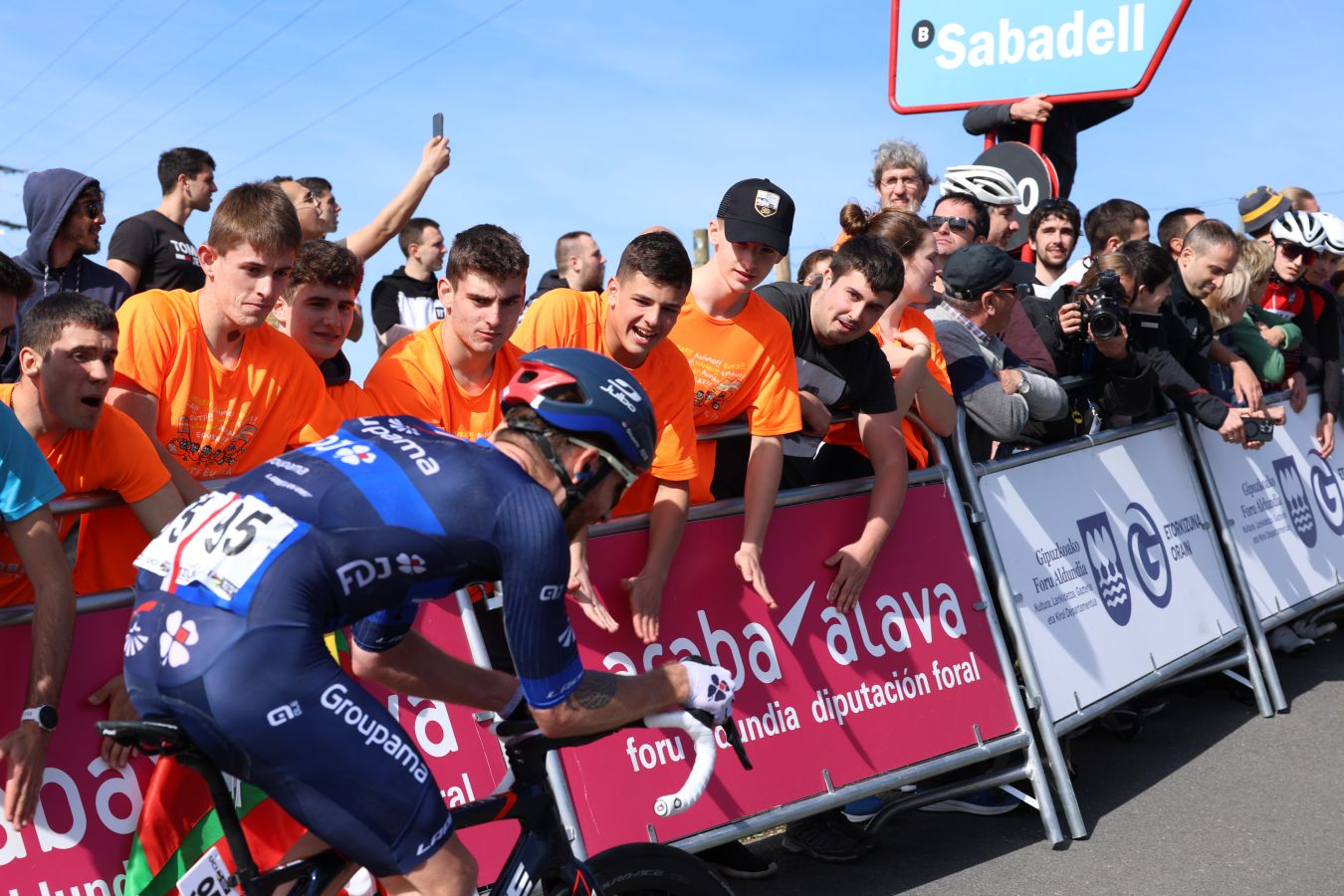 El espectáculo de la subida a Hika