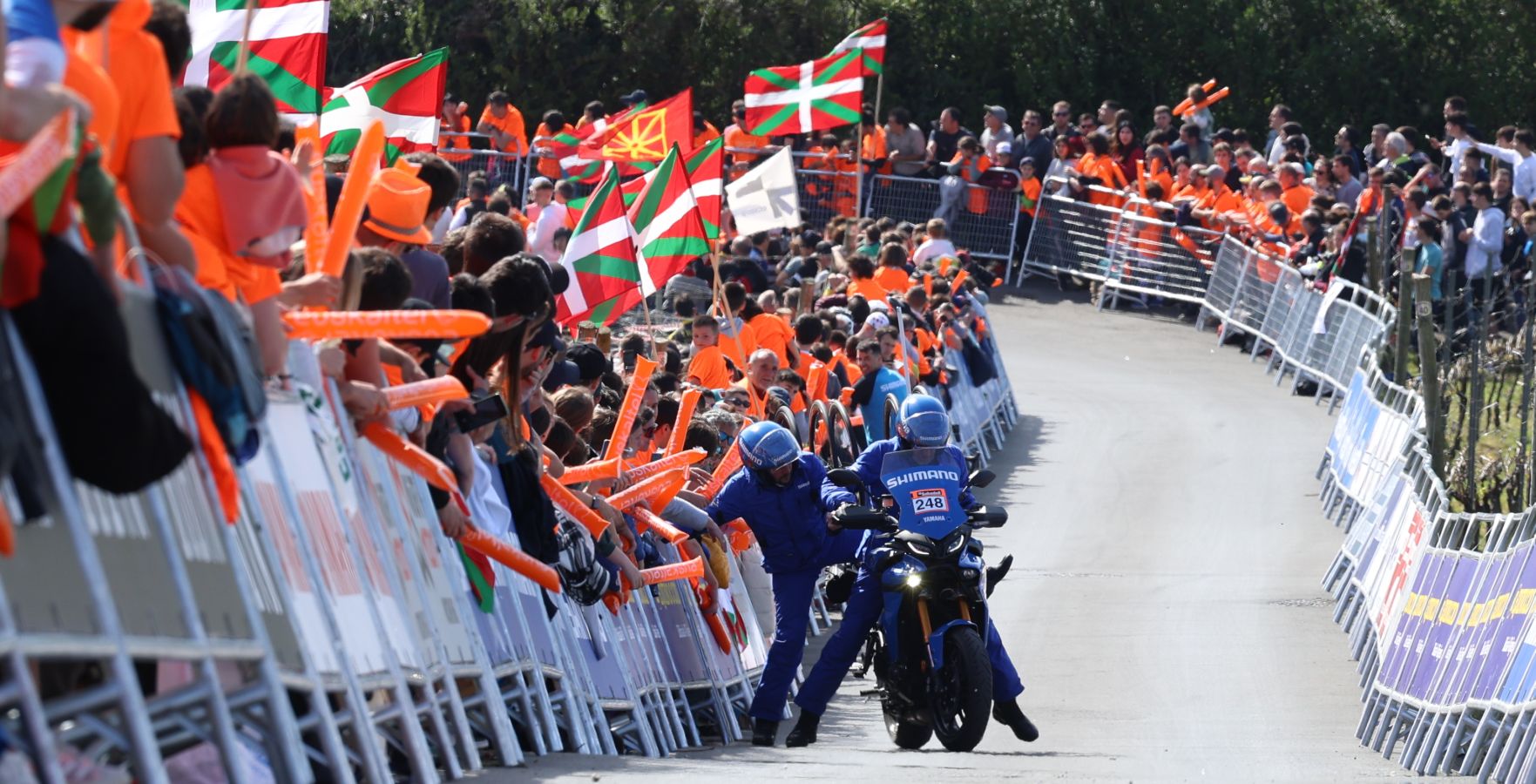 El espectáculo de la subida a Hika