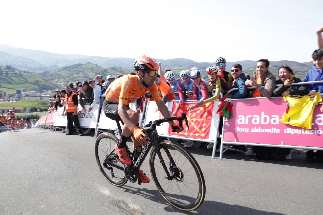 El espectáculo de la subida a Hika