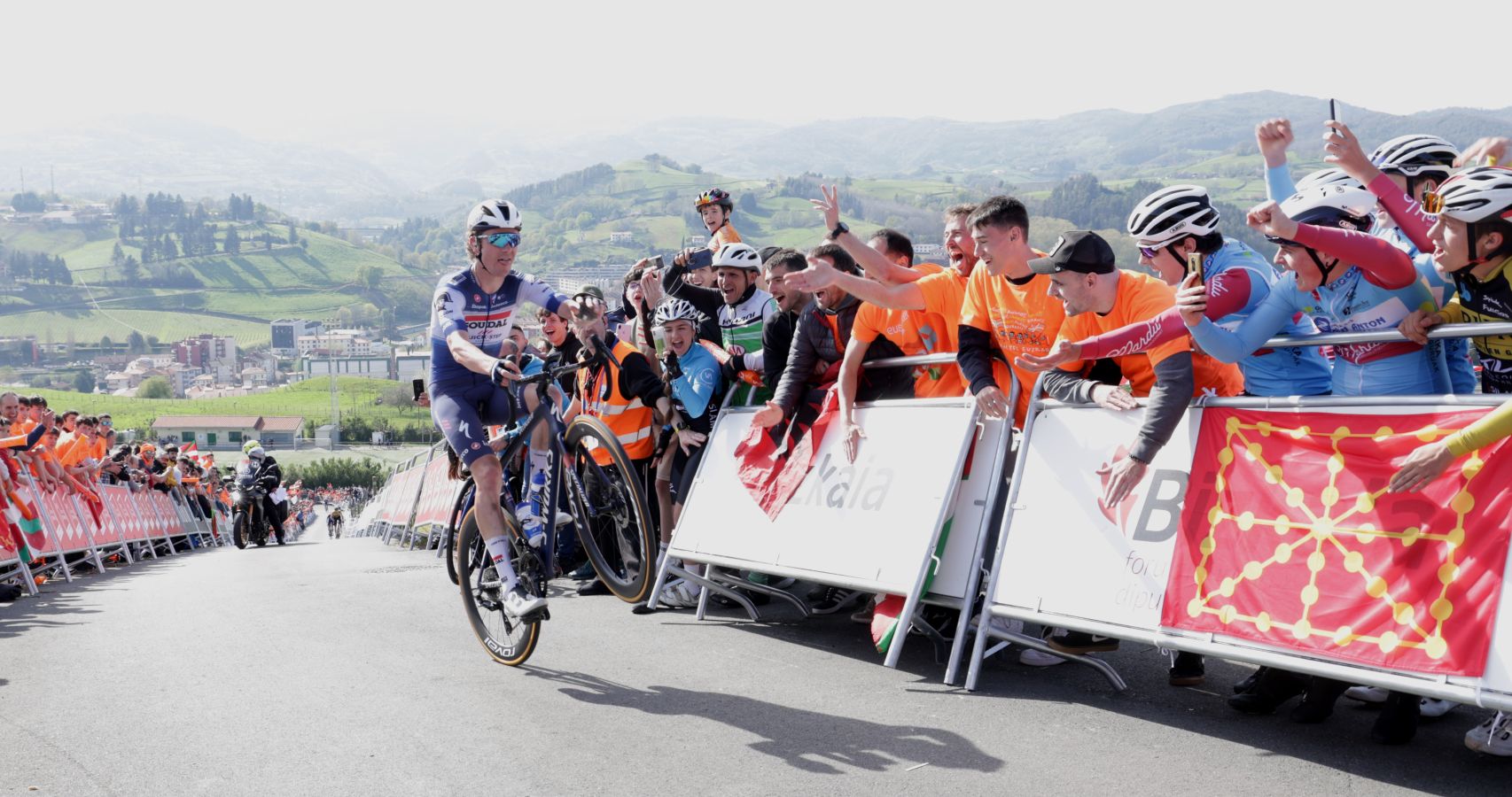 El espectáculo de la subida a Hika