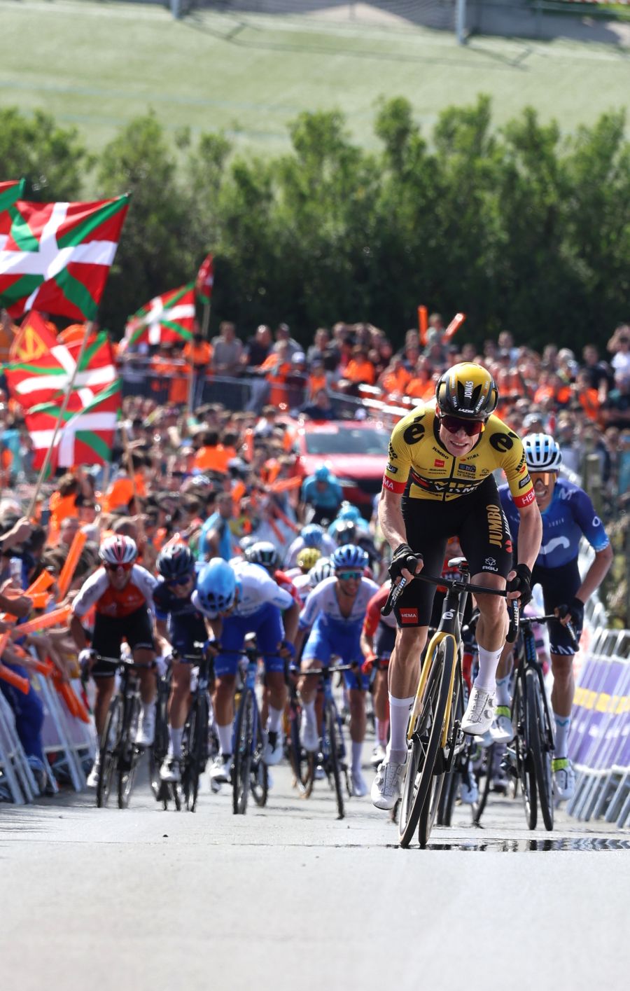 El espectáculo de la subida a Hika