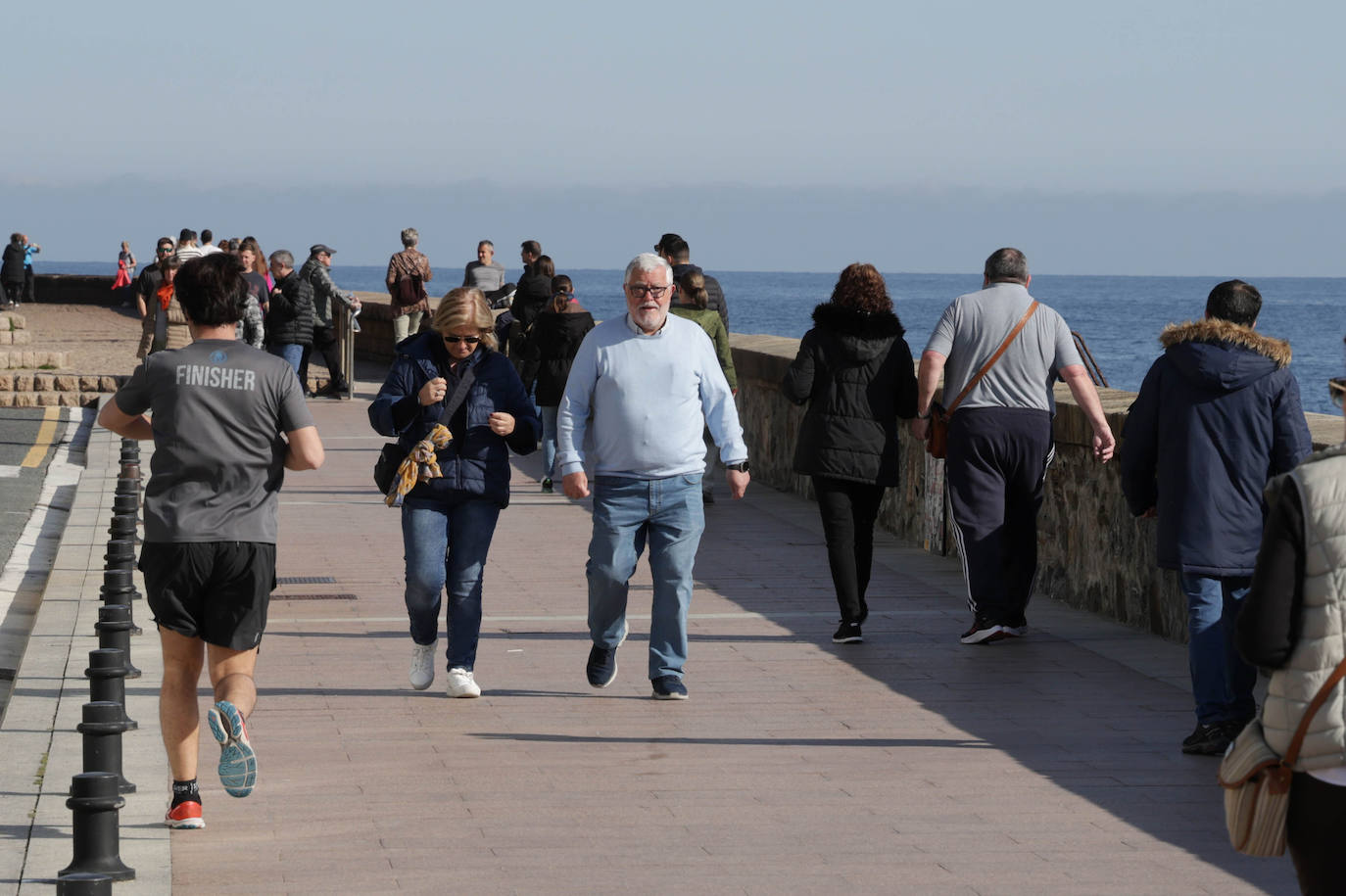 Viernes Santo de sol y turistas