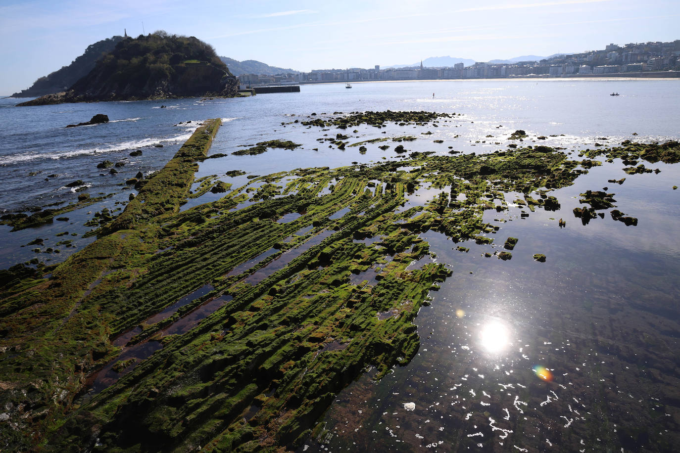Viernes Santo de sol y turistas