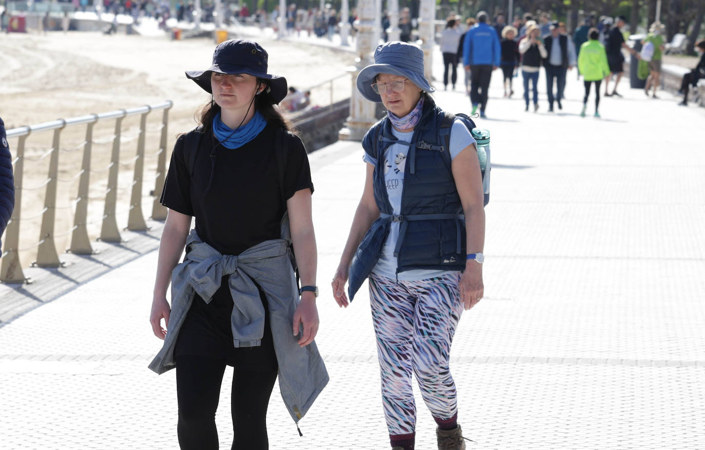 Viernes Santo de sol y turistas