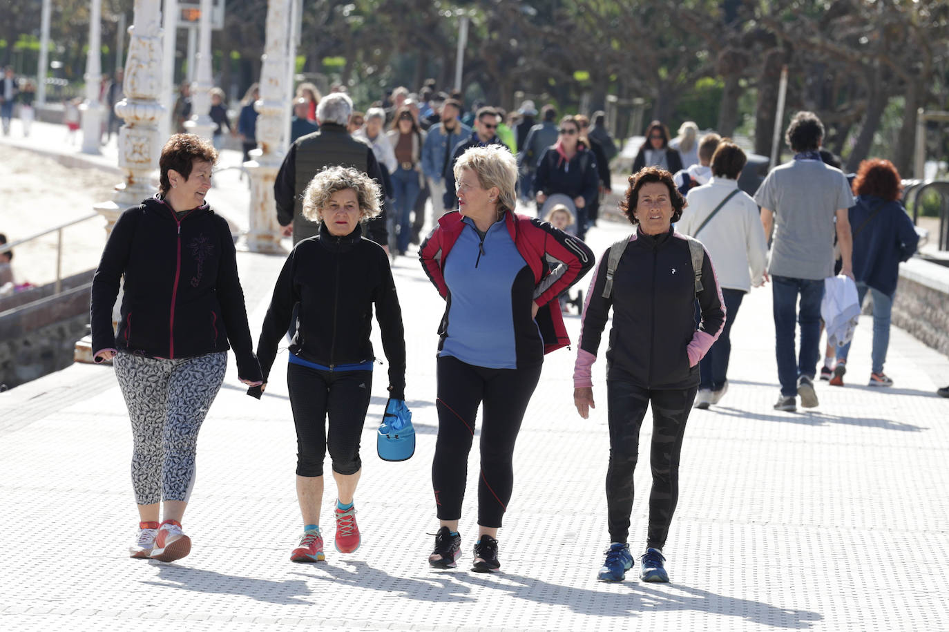 Viernes Santo de sol y turistas