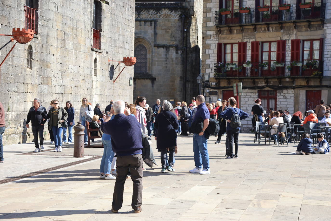 Viernes Santo de sol y turistas