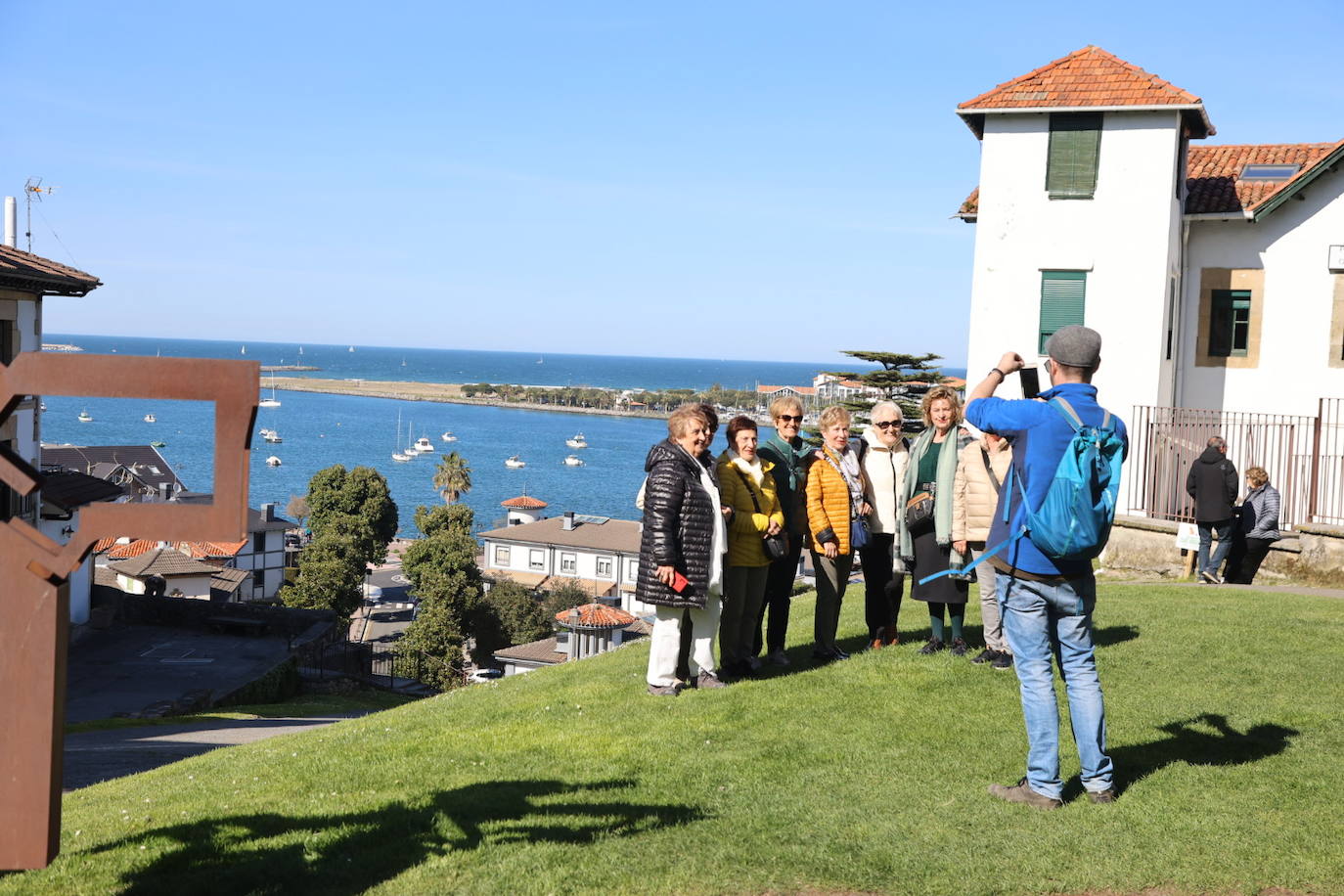Viernes Santo de sol y turistas
