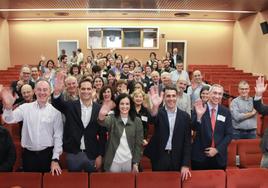 Los exalumnos de la Universidad de Navarra, en el salón de actos de Tecnun, Escuela de Ingeniería.